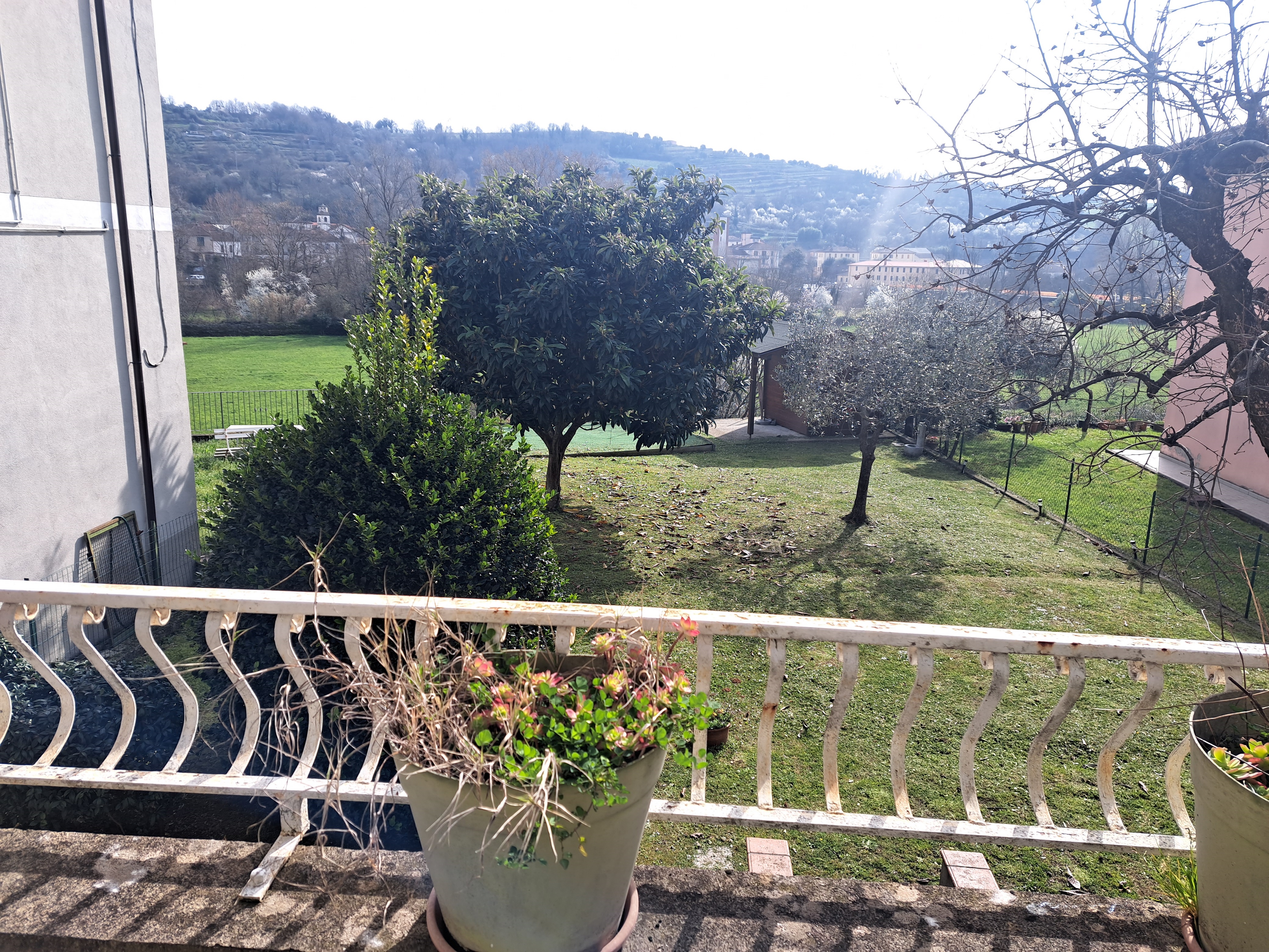 appartamento con ingresso indipendente e giardino